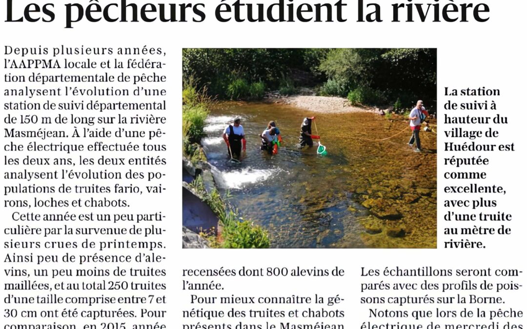 Les pêcheurs étudient la rivière