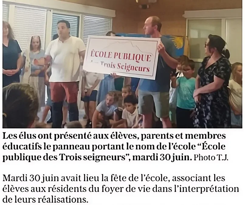 Le panneau du nom de l&rsquo;école dévoilé